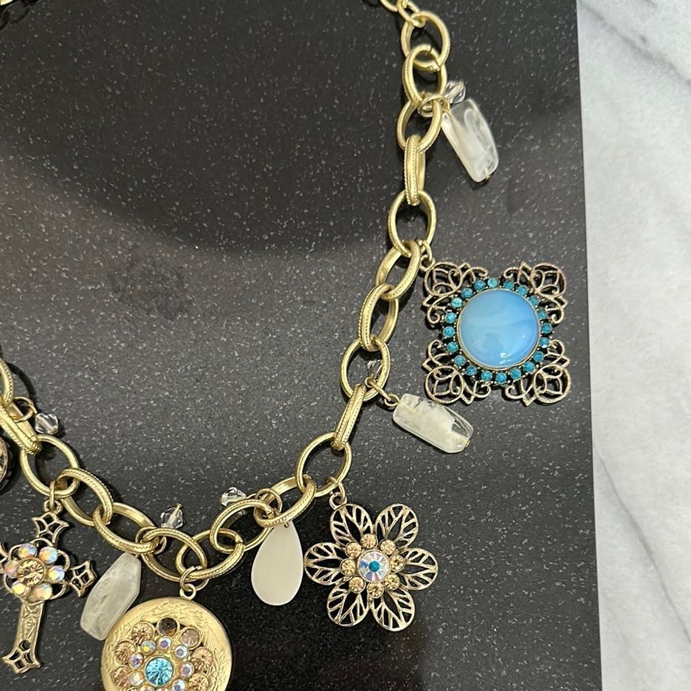 Gold tone Charm Necklace with Cristals and lock it charm - Picture 4 of 13